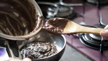 Aprenda a Fazer Brigadeiro de Colher Super Cremoso em 5 Passos